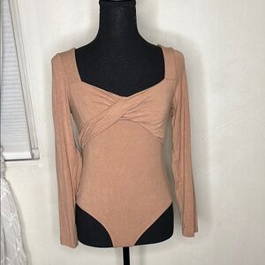 Astr the Label Twist Front Bodysuit Taupe Long Sleeve Size M